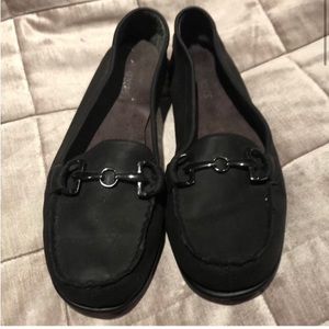Aerosoles driving leather loafer shoes. Size 9.5 black